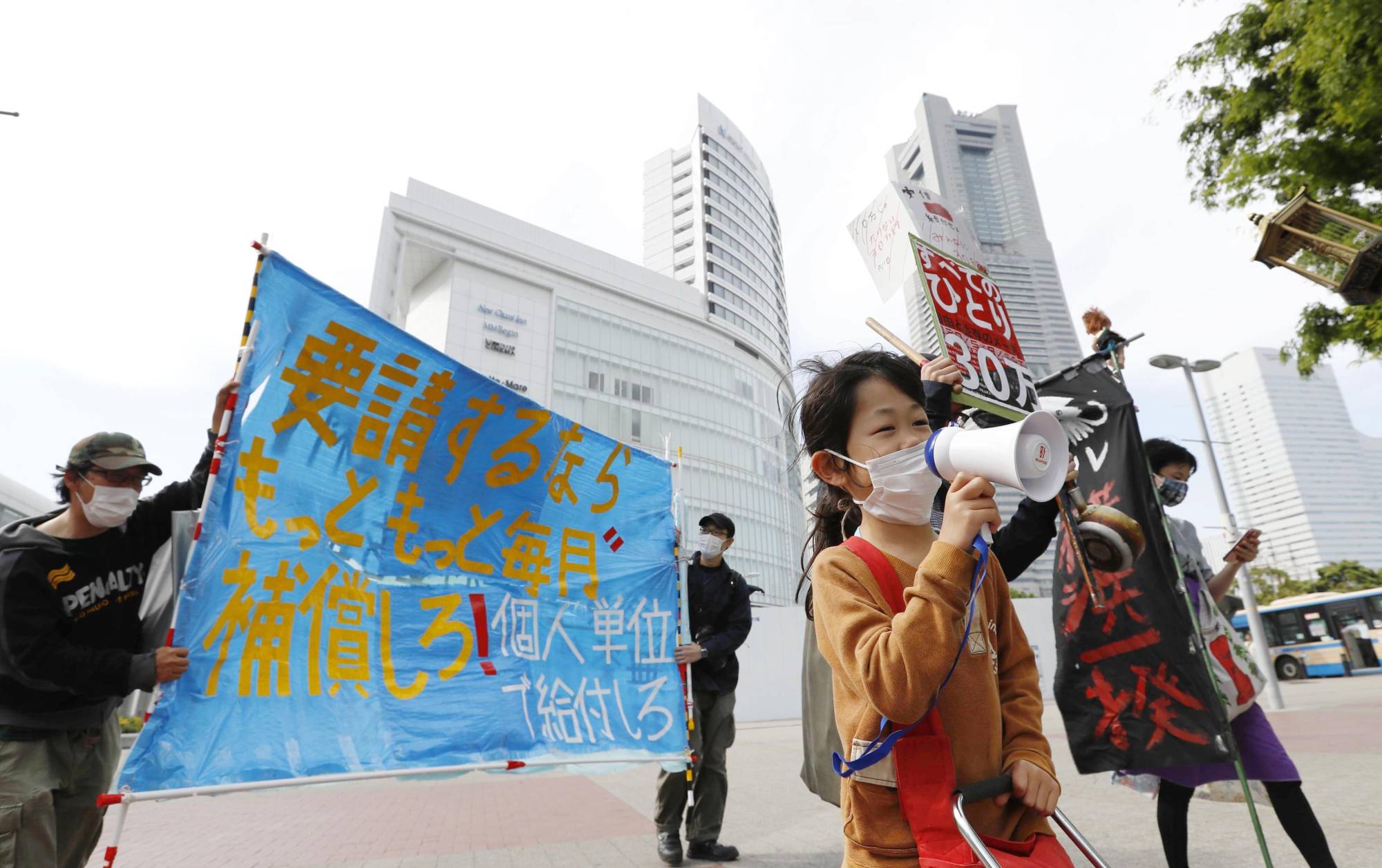 Protesters in Japan calling for legal protection for freelance workers. Image Source: Japan Times